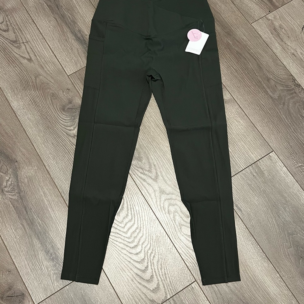 High-Waist Olive Green Leggings with Side Pockets